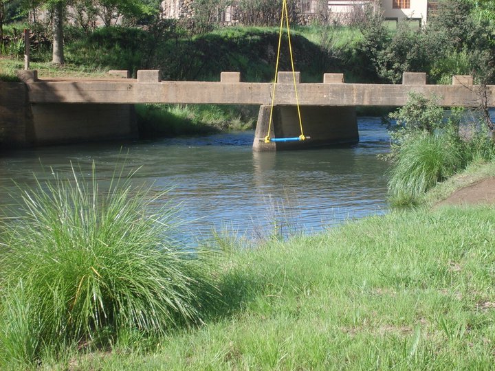 Rivier reg langs die oord